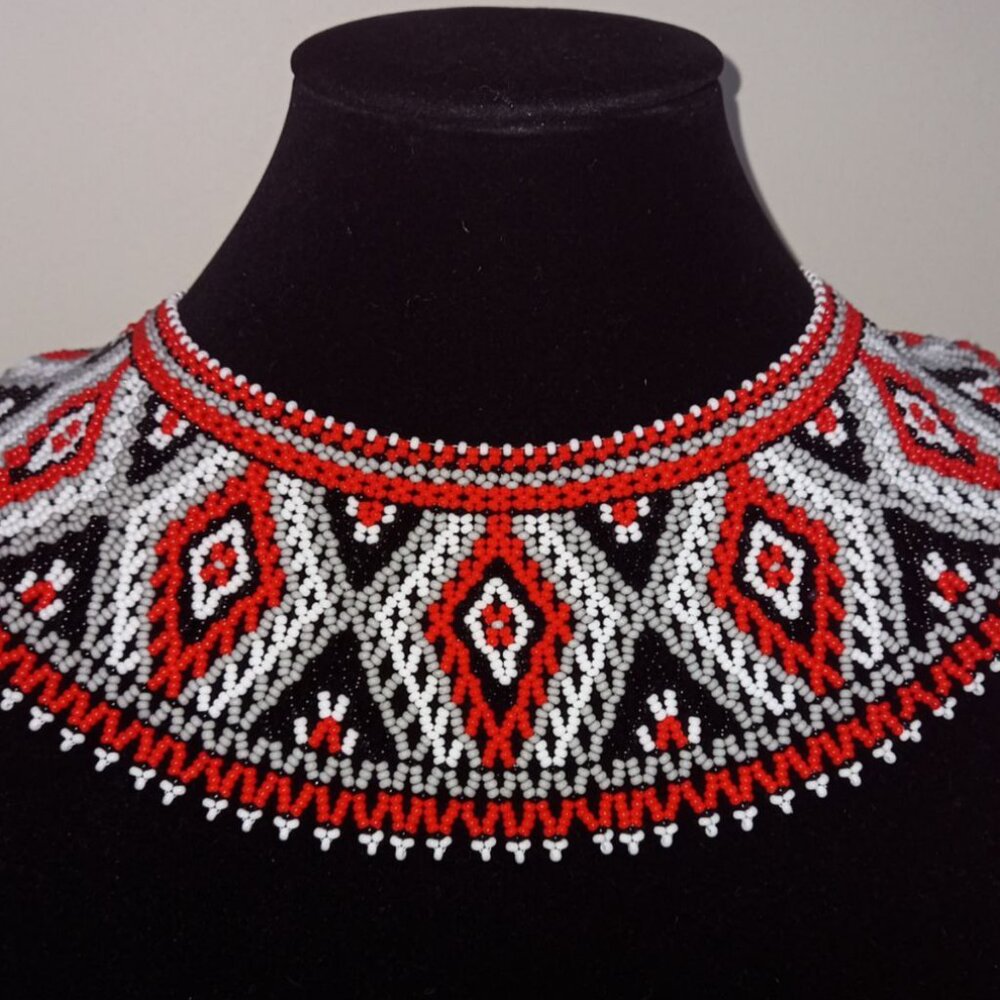 🌺 Traditional Ukrainian Beaded Sylyanka – Handmade Necklace